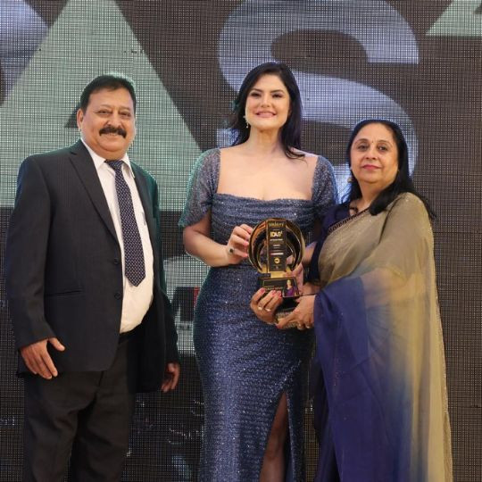 Received an international dazzling award presented by Zareen Khan