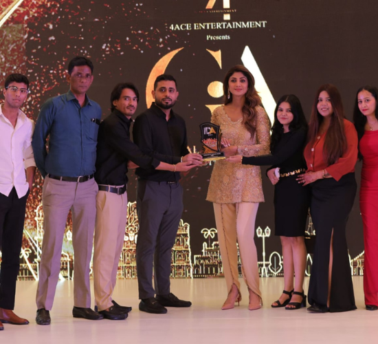 Shilpa Shetty Presents International Dazzling Award to Go Global Immigration